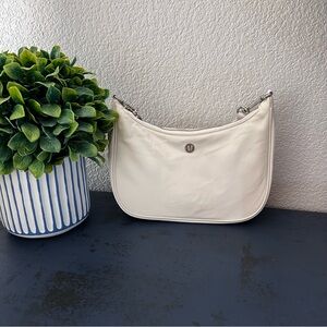 City Essentials Small Shoulder Bag 3L